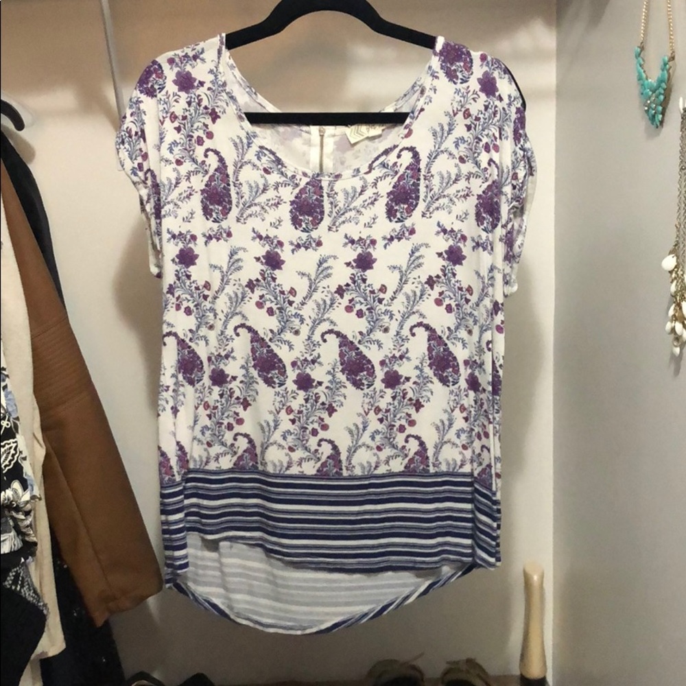 Purple Paisley Hi Lo Top Short Sleeve Size M